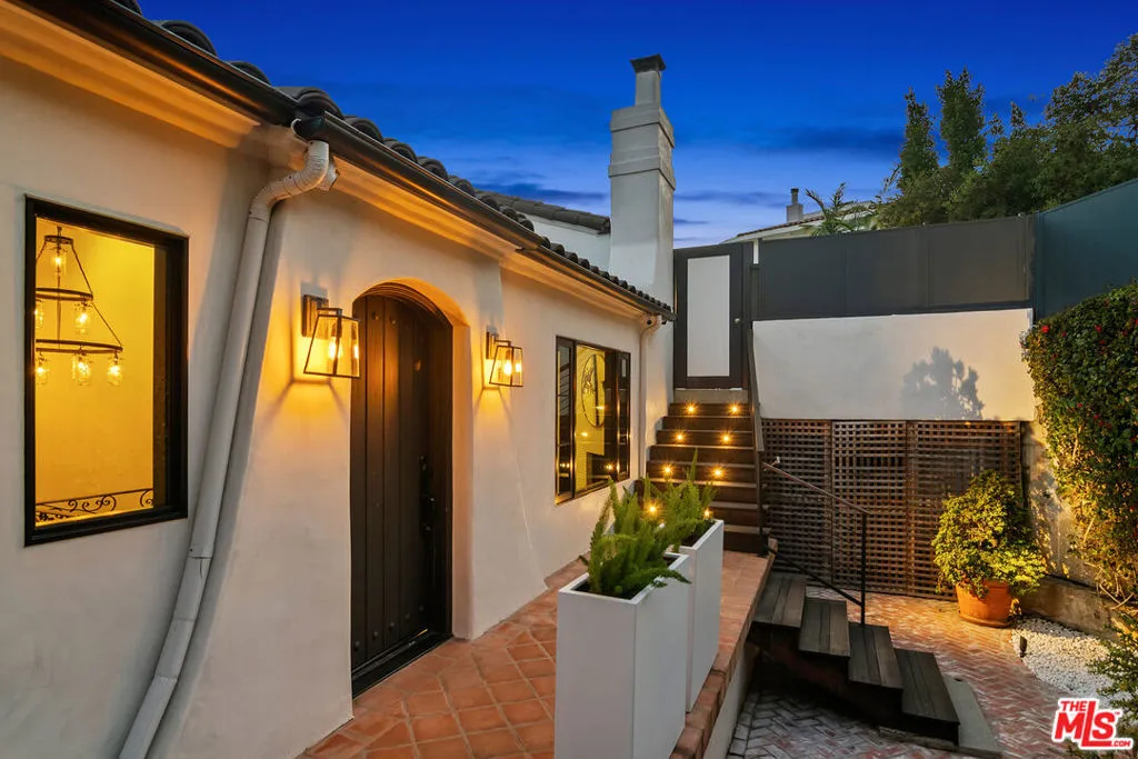 7874 Fareholm Drive, Los Angeles, California 90046 home-pic-55